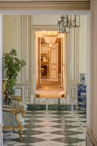 Détail d’architecture intérieure au Château de Robernier – lieu de mariage de luxe en Provence