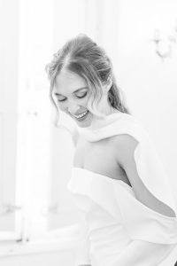 Mariée élégante au Château de Robernier en Provence lors d’un mariage haut de gamme dans le sud de la France