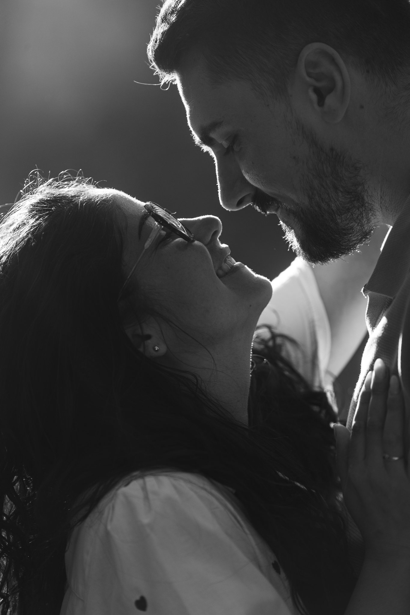 Séance de couple à Cotignac, en noir et blanc